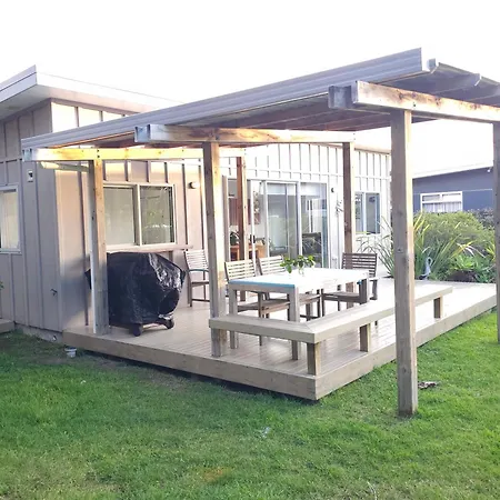 Stylish Seabreeze Getaway Villa Mangawhai Exterior photo